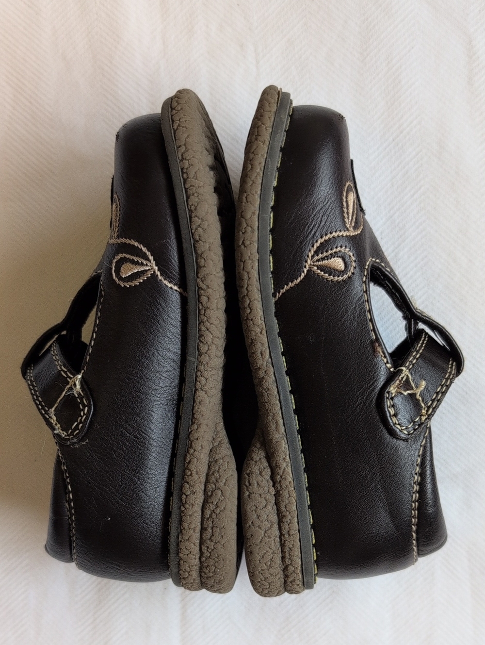 Vintage Rachel Shoes Girls Brown Faux Leather Heart Embroidered Mary Janes 6 - Picture 9 of 9